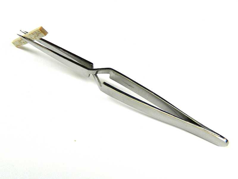 Self Closing Tweezers